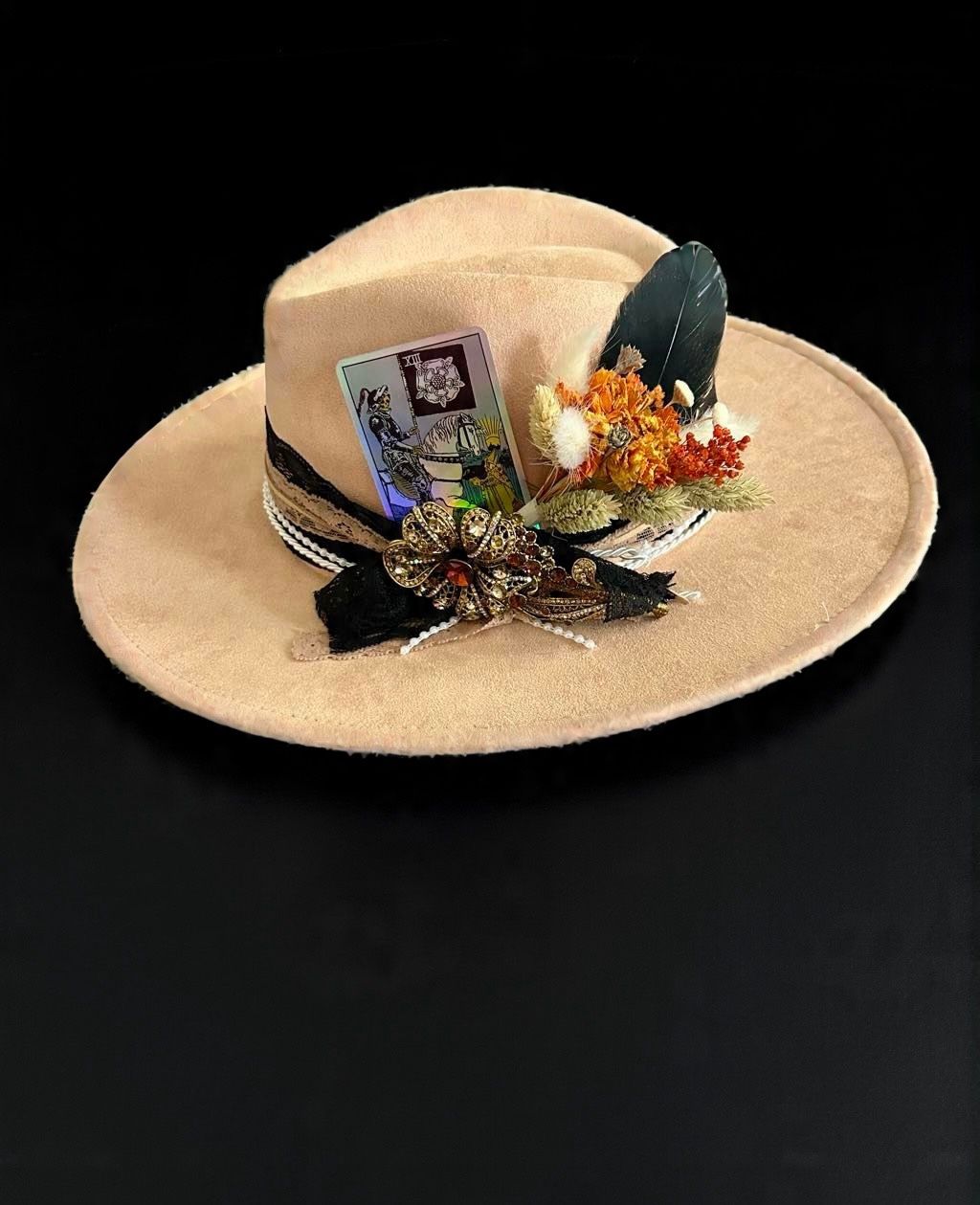 Champagne Supernova - The Hat That'll Leave Them Gasping